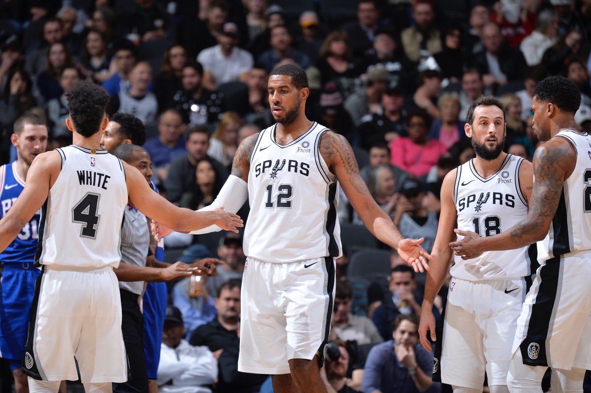 德扑下注极化：何时全押比标准下注更安全？（德州扑克下注两极化探讨：哪些情形下全押比常规下注更安全？）